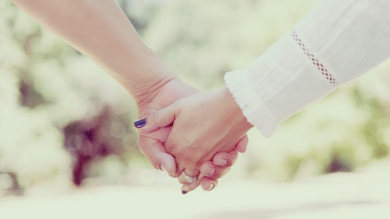 Couple-Hand